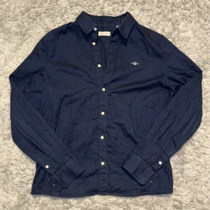 Gant skjorta - | Condition: 10/10 | Color: Navyblue | What is included: skjorta | Retail price: 799kr |