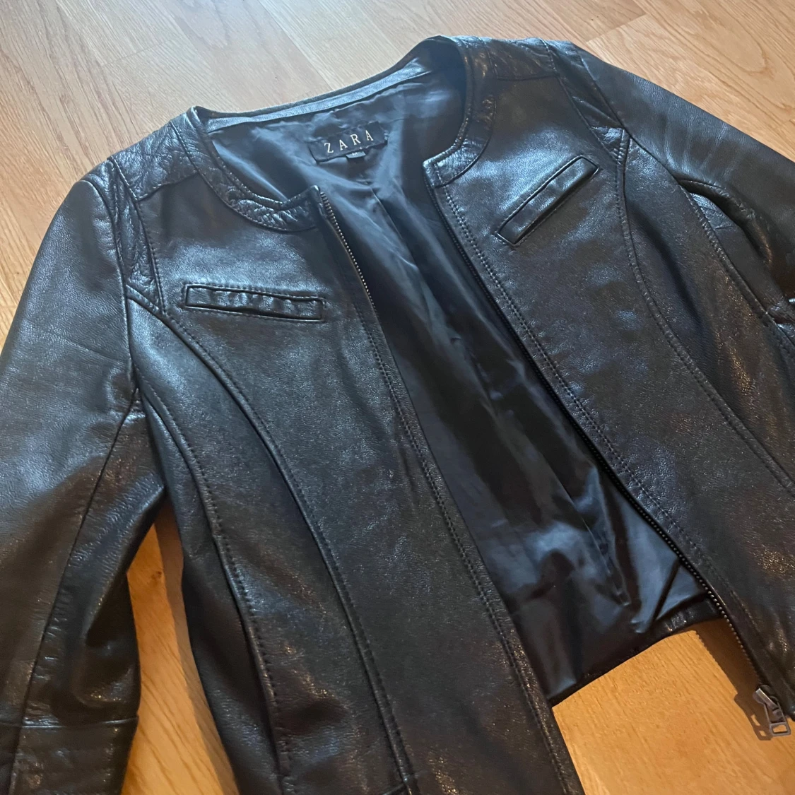 Svart vintage skinnjacka från Zara - 2