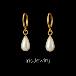 Silver örhängen  - GRATIS GÅVA MED VARGE ORDER!! Supertrendig stockholmsstil tjejer, örhängen guld. Vinter ring smycke. Gjord av stål, jag svarar och skickar alltid snabbt!