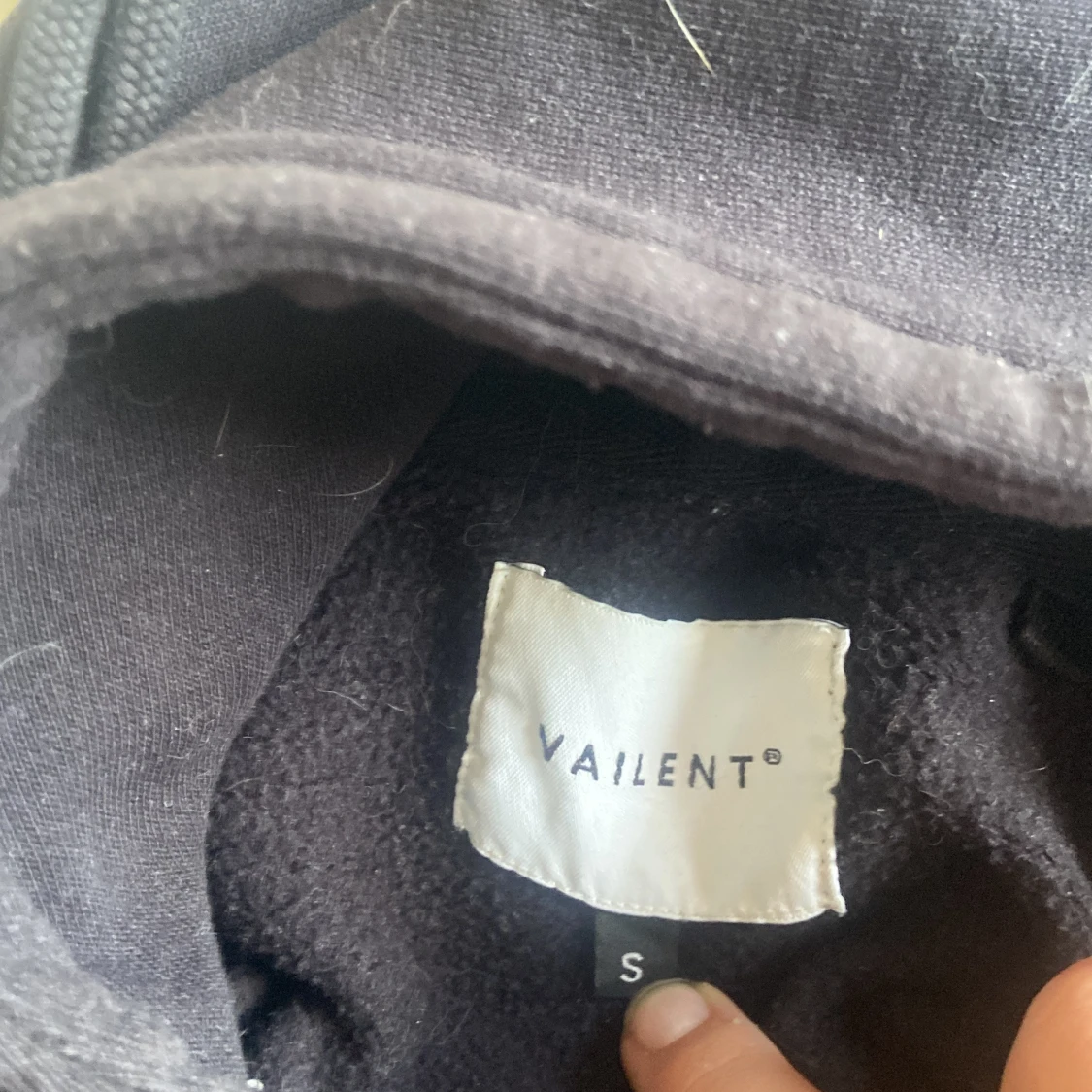 Svart hoodie från Vailent med tryck - 2