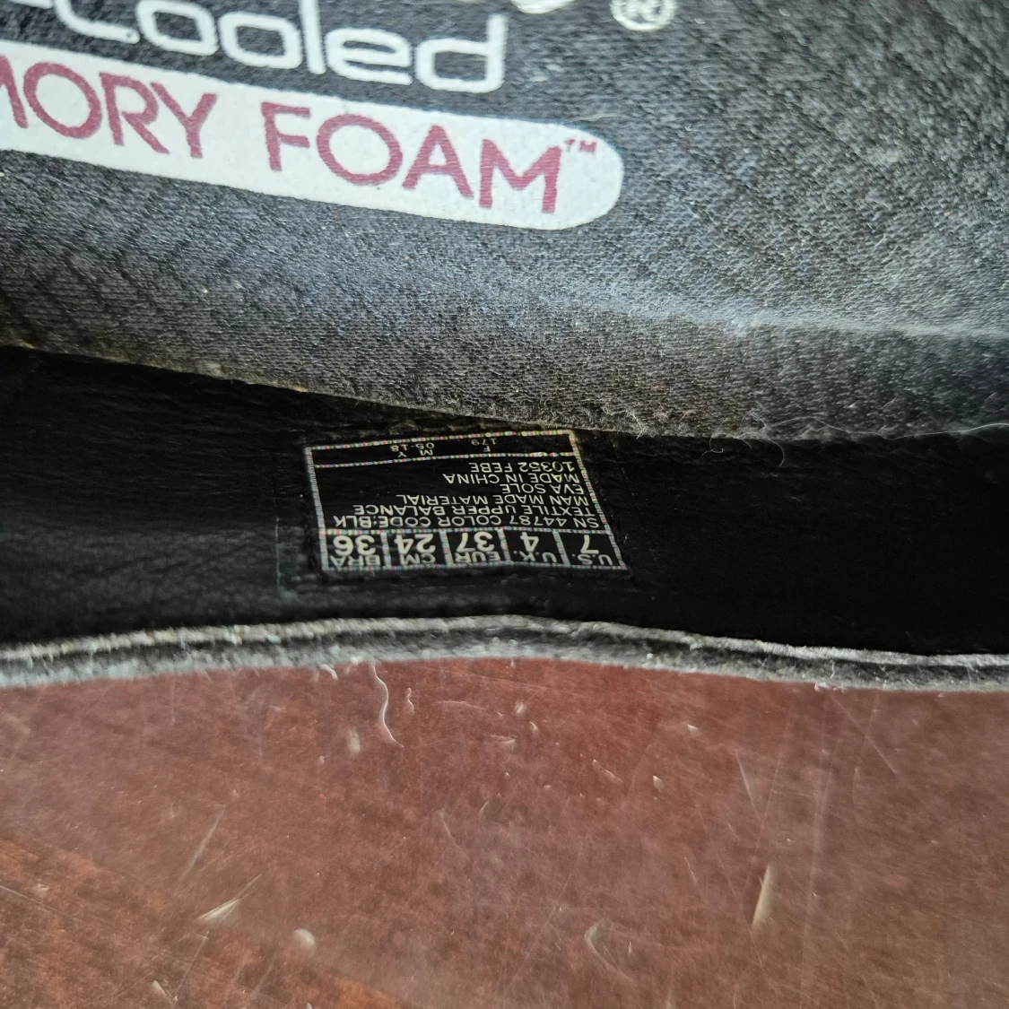 Svarta Skechers med kilklack - 2