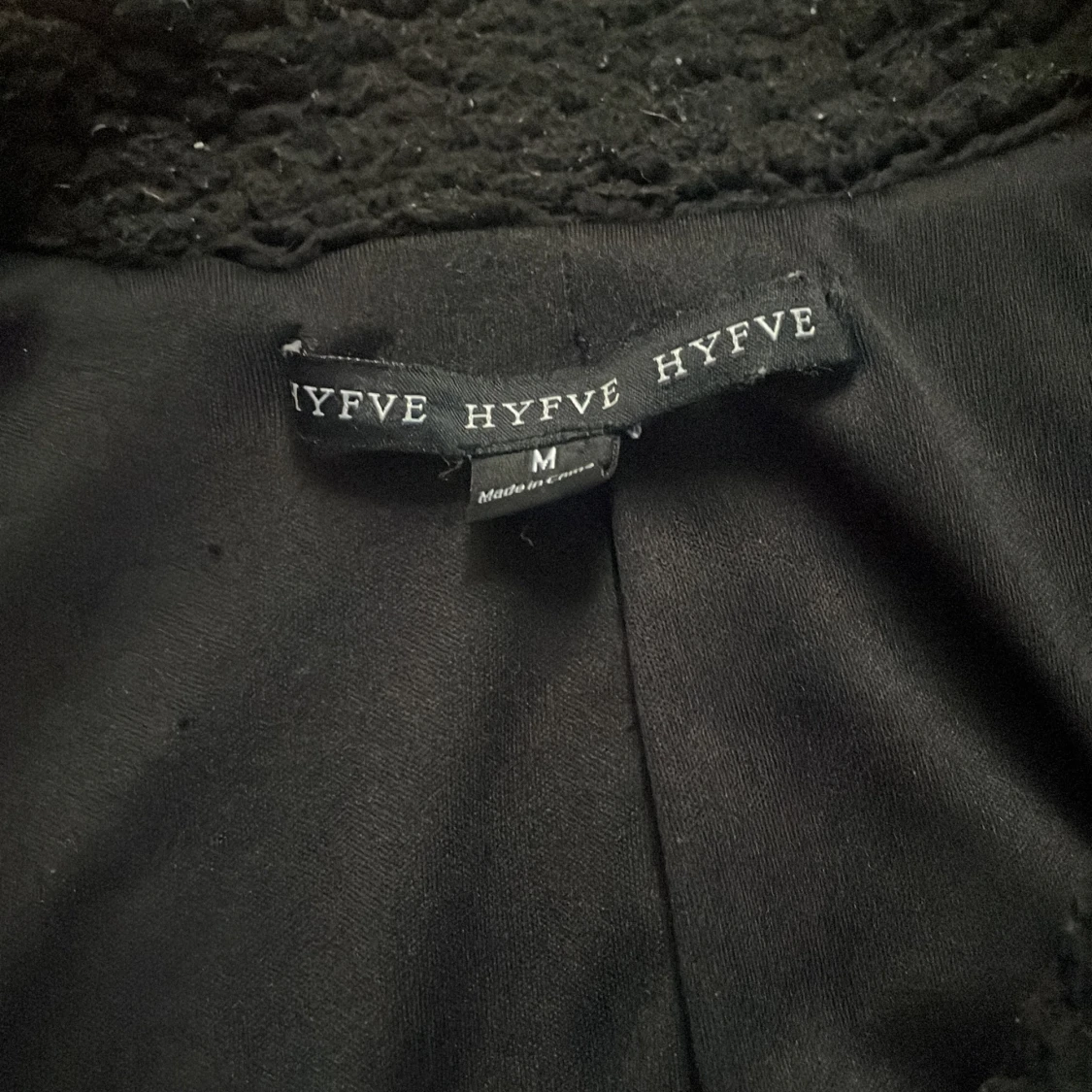 Svart teddyjacka från HYFVE - 1