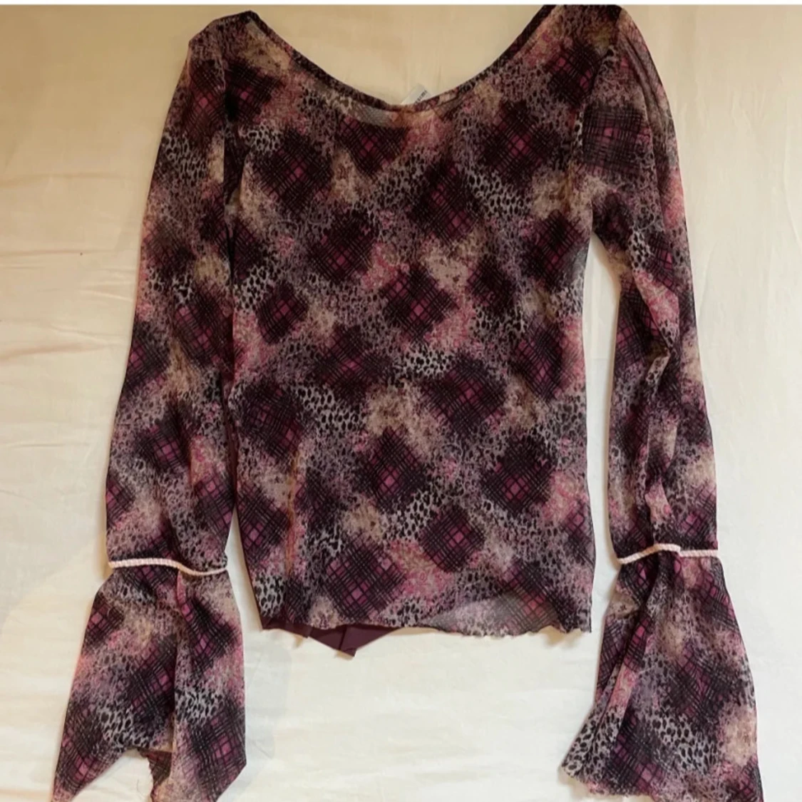 Vinröd Intimissimi topp med mönstrade ärmar - 2