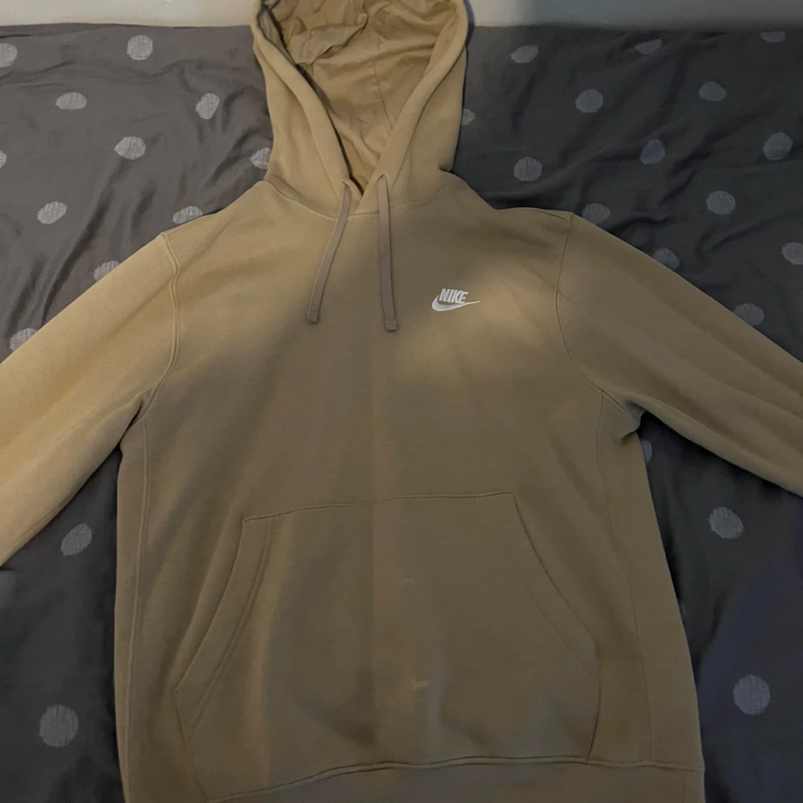 Beige hoodie från Nike med huva
