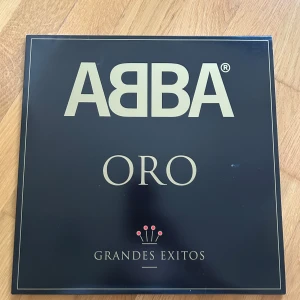 Abba ORO av abba, spansk version av Abba guld. Den innerhåller flera av deras största hits. - En samling med ABBA:s största hits på spanska! Bara spelad en gång. 