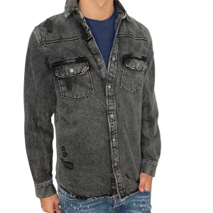 Jeans overshirt med slitningar  - As get overshirt med slitningar i toppskick, priset kan diskuteras 