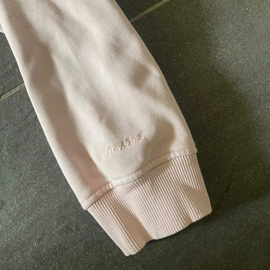 Ljusrosa hoodie från Dickies - 1