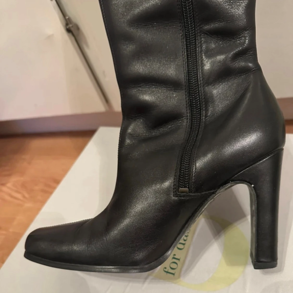 Svarta höga stövlar med klack - 2