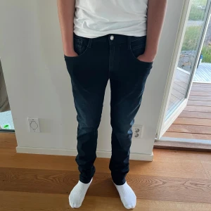 Replay Anbass jeans  - Säljer nu dessa Replay Anbass jeans i size 31/32, skriv för fler bilder.