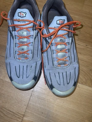 Nike Air Max Plus 3 Light Smoke Grey Metallic Silver -  Riktig bra, har använt de i Typ två månader