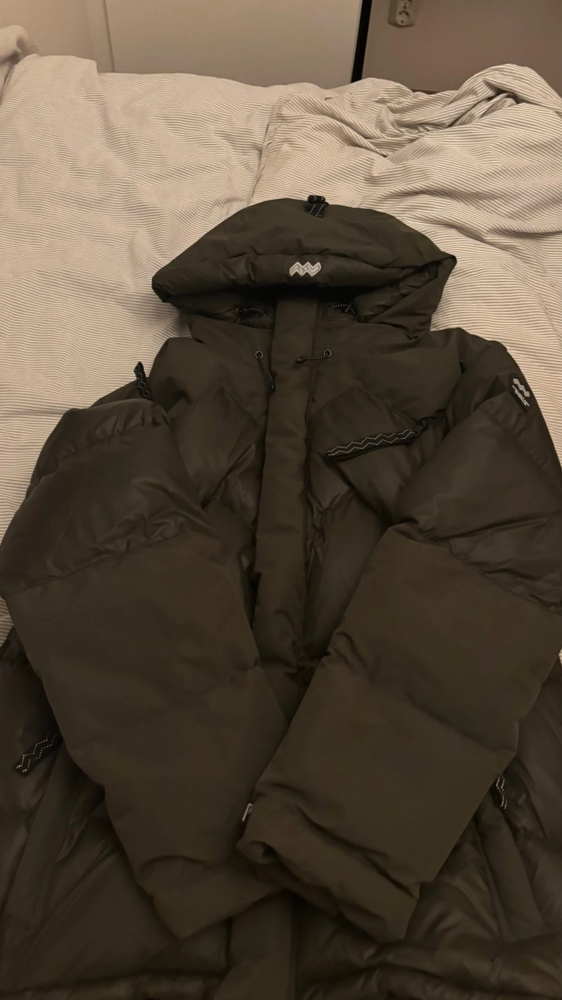 Mörkgrön/gråish pufferjacka Mountain Works