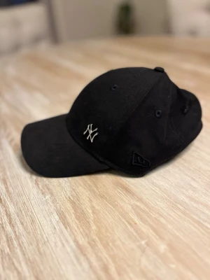 New Era - New York Yankees Flawless 9FORTY Navy Adjustable. Som ny, använd en gång.