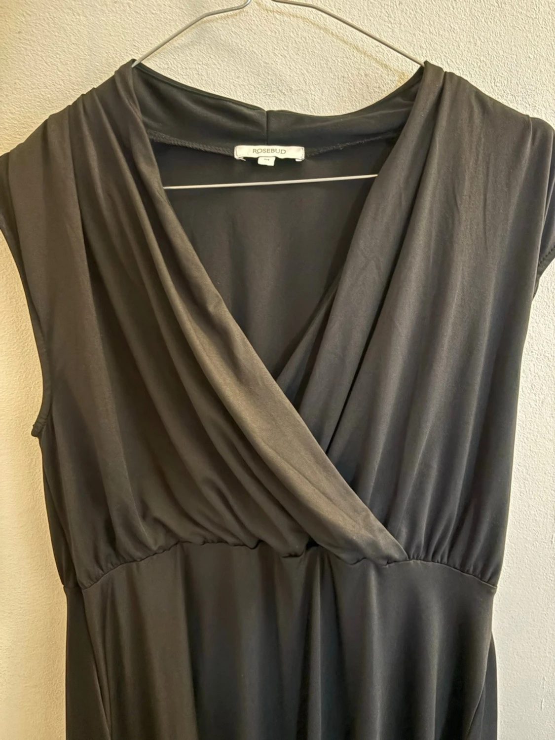 Svart omlottklänning från Rosebud - 1