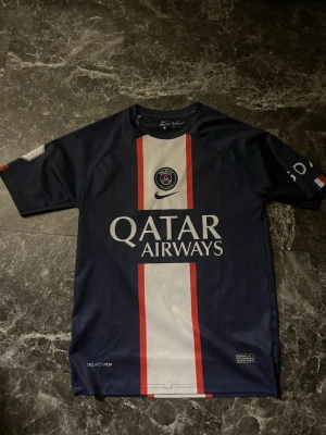 Psg T-shirt  - Perfekt Paris saint germain T-shirt med neymar på ryggen 