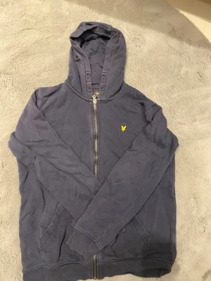 Lyle and Scott hoodie - Bra skick inga skador 