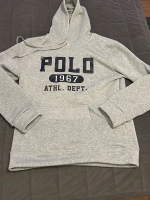 Polo Ralph Lauren tröja  - Polo tröja, storlek M sitter lite mindre. Pris går att diskutera 