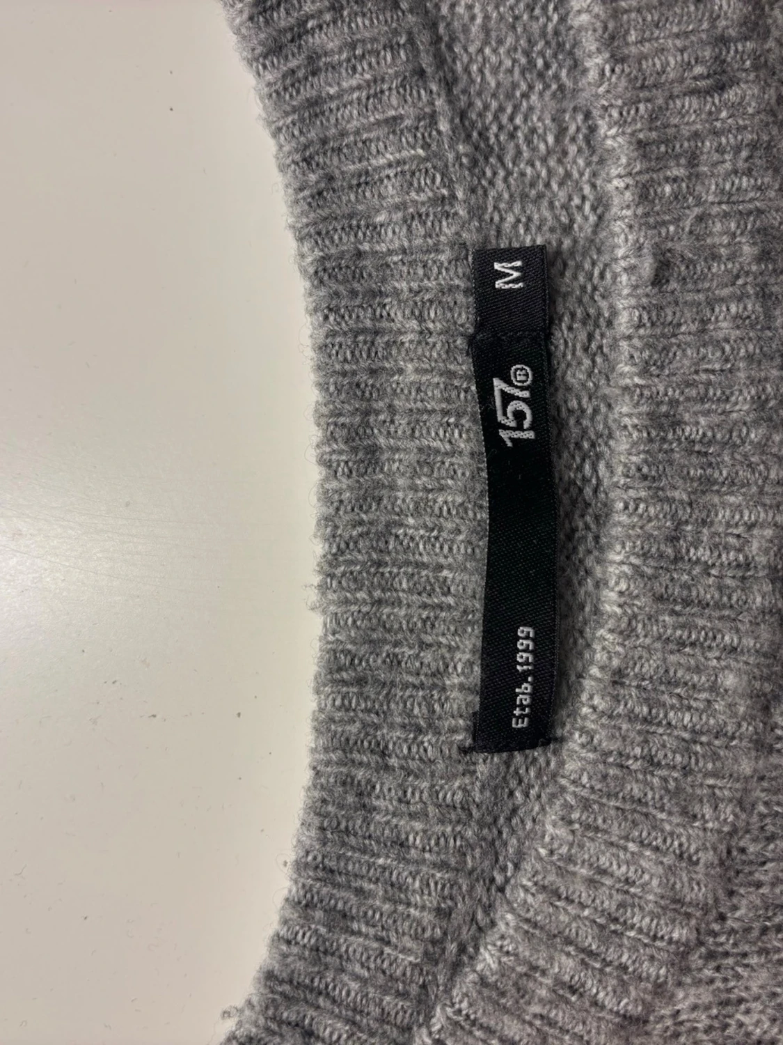 Grå stickad tröja från 157 - 2