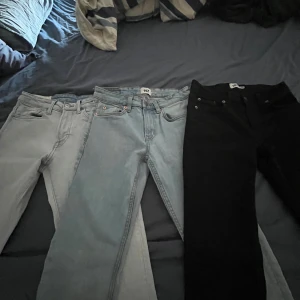 Jeans  - 3 olika jeans som aldrig är använda😍fick de till sommaren men använde de alldrig nu vill jag sälja de för att jag behöver lite pengar😜50kr styck pris kan diskuteras 