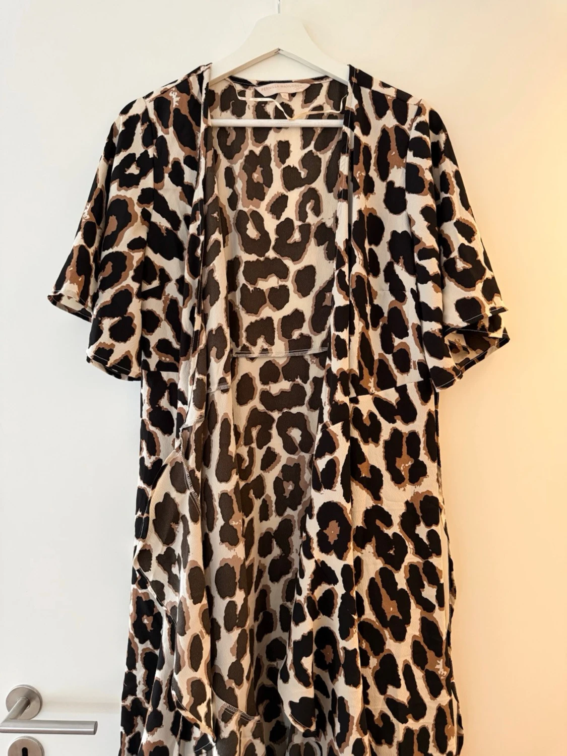 Leopardmönstrad omlottklänning - 1