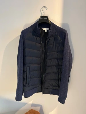 Cashmere Cardigan  - Callaway cashmere cardigan, perfekt till vår golfen eller bara som en tunnare jacka. Storlek M. Tveka inte att skriva vid någon fråga.