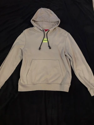 Hugo boss Hoodie - Hugo Boss hoodie i storlek S i beige färg. Nypris 1299:- 