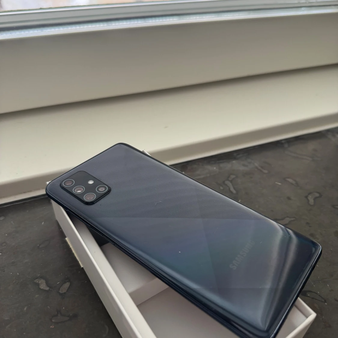 Samsung Galaxy A71 - 1