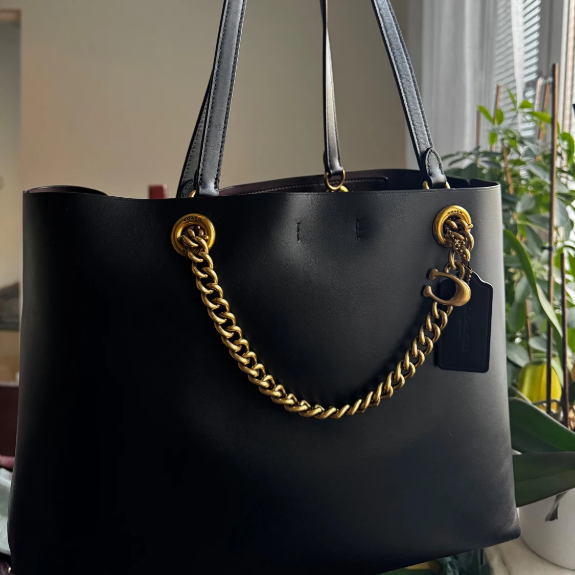 Svart handväska i skinn från Coach