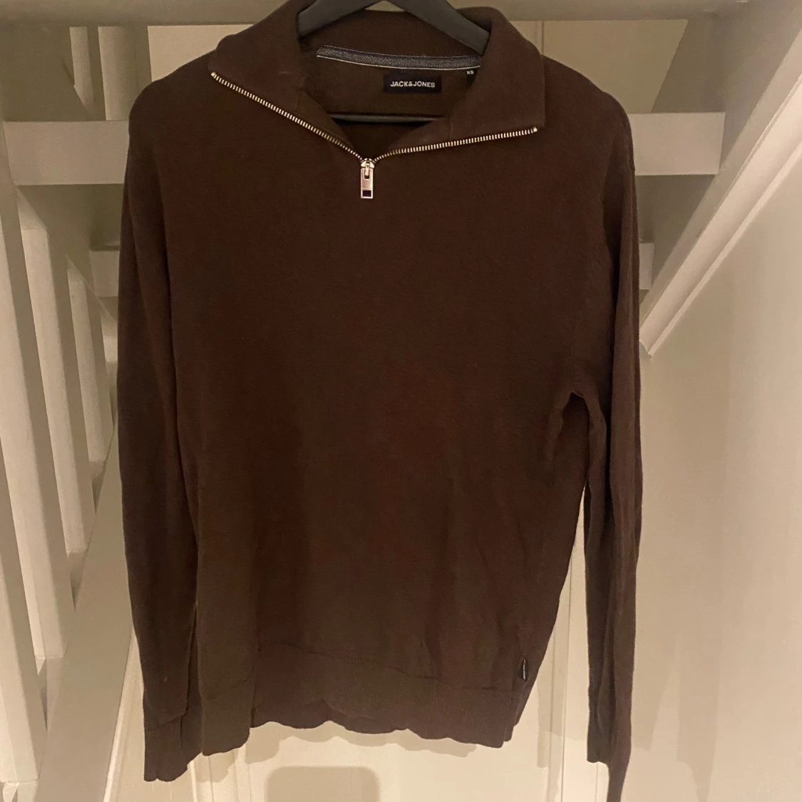 Brun half zip tröja från Jack & Jones