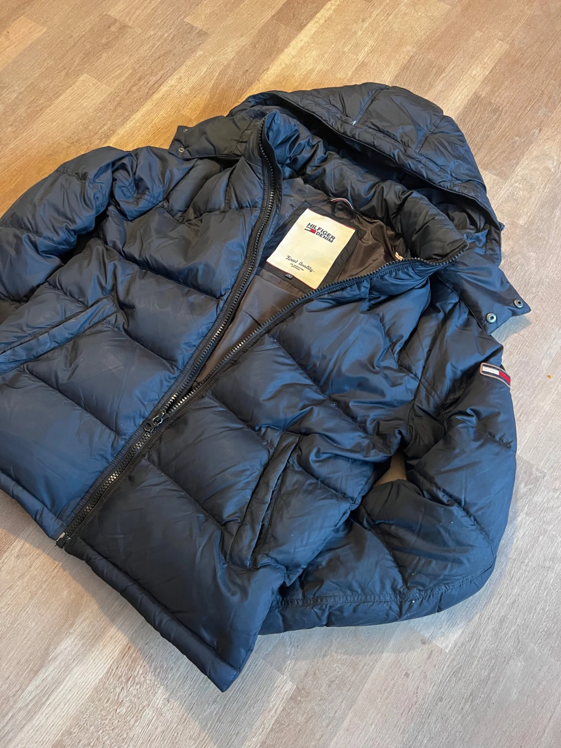 Svart pufferjacka från Hilfiger Denim - 2