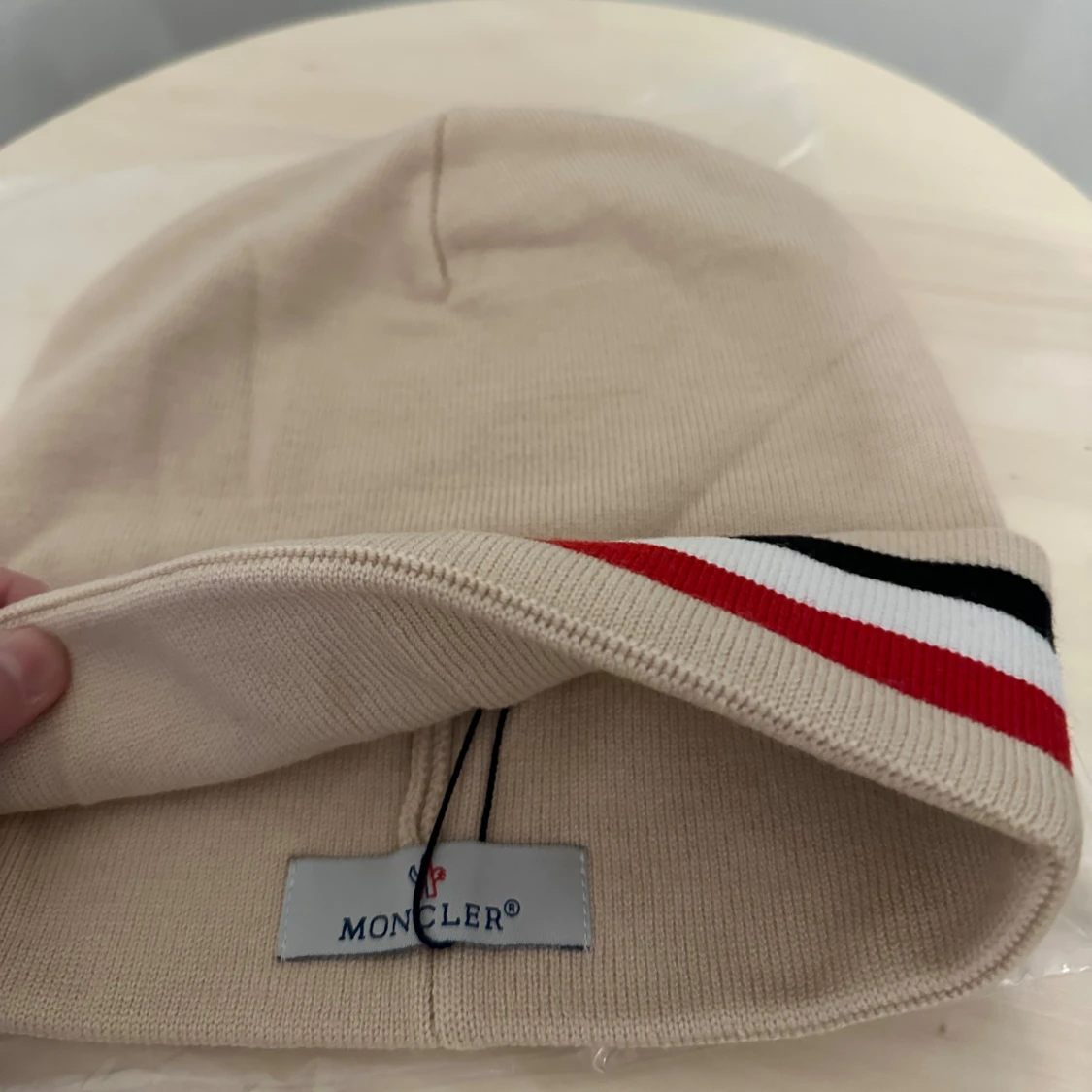 Beige Moncler mössa med ränder - 3