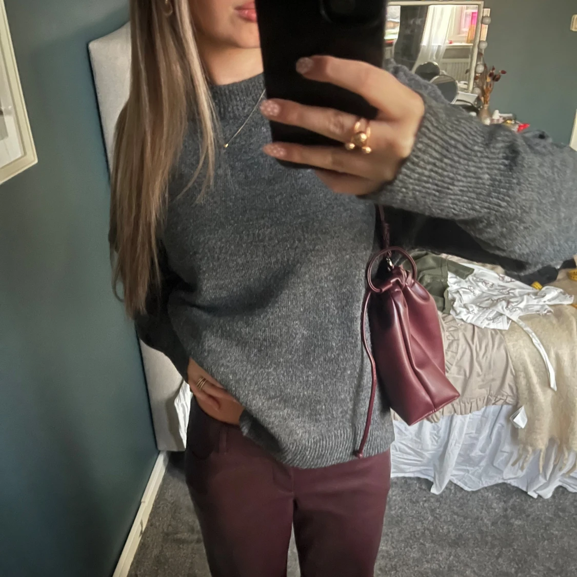 Mörkgrå stickad tröja