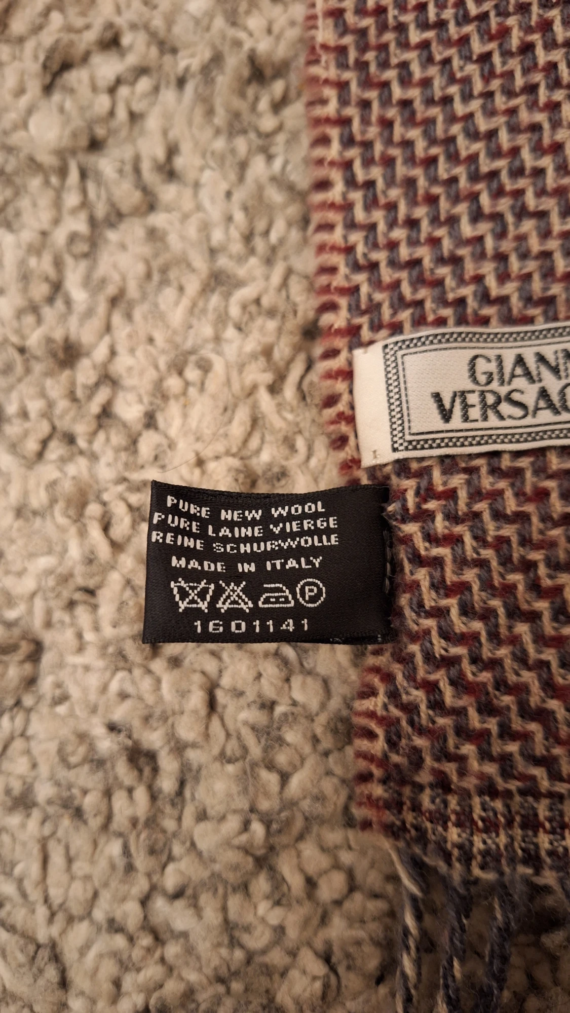 Vinröd halsduk från Versace med fransar - 6