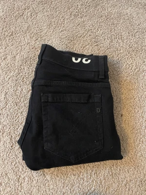 Dondup jeans George  - Iprincip nya Dondup jeans modell George, färgen passar bra nu till vintern. Storlek 30, snabb affär prioriteras