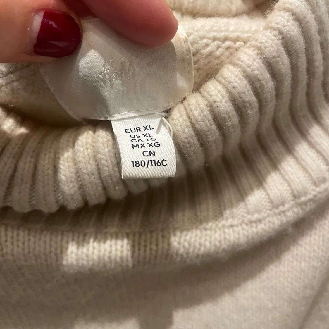 Trendig stickad polotröja - 2