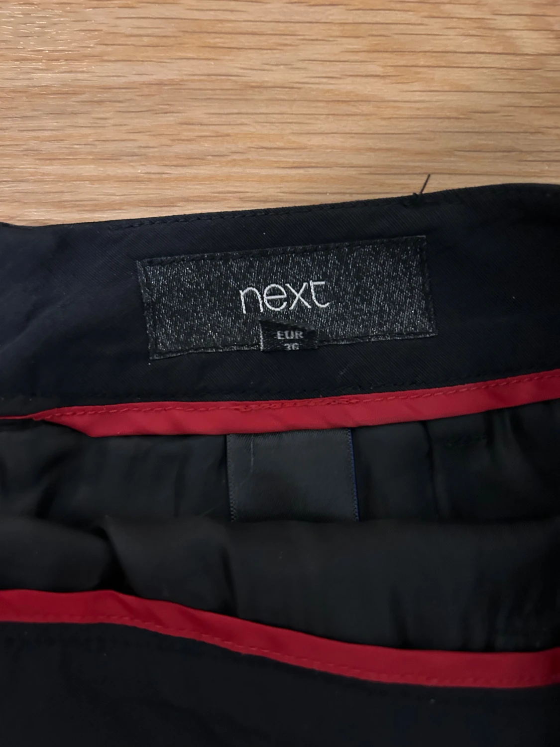 Svart kortkjol från Next, storlek 36 - 1