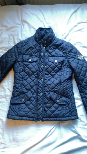 Kingsland jacka  - Säljer min svarta ridjacka från kingsland då den inte kommer till användning då den blivit för liten 💕