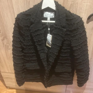 Kavaj - Aldrig använd, bara testad, prislappen kvar, köpt för 899 säljer för 600 + frakt