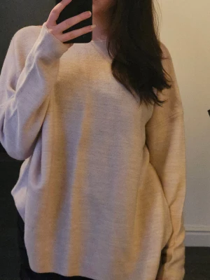 Wera stickad tröja- nyskick💕🎀 - Snygg stickad tröja ifrån Wera i nyskick🎀 tröjan är endast testad och är i storlek M-L. Tröjan är lite mer Dam-rosa i verkligheten än för bilden💕Kom gjärna med bud