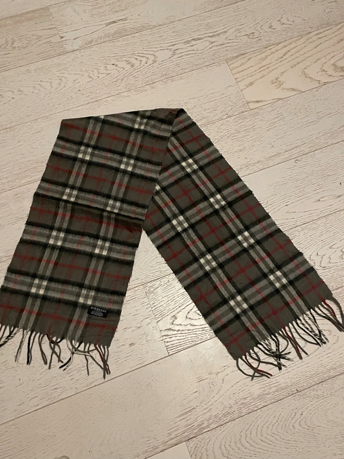 Rutig grå halsduk från Burberry - 3