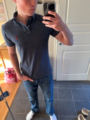 Ralph Lauren Piké - Mörkblå piké från Ralph Lauren, storlek S sitter, tight och fint (182 65KG)