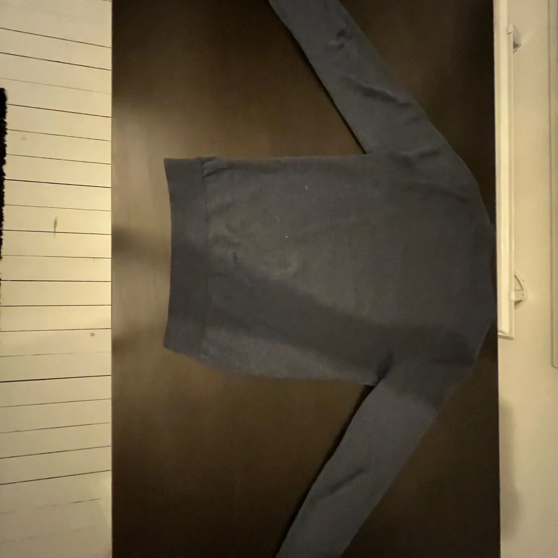 Mörkblå stickad tröja - 2