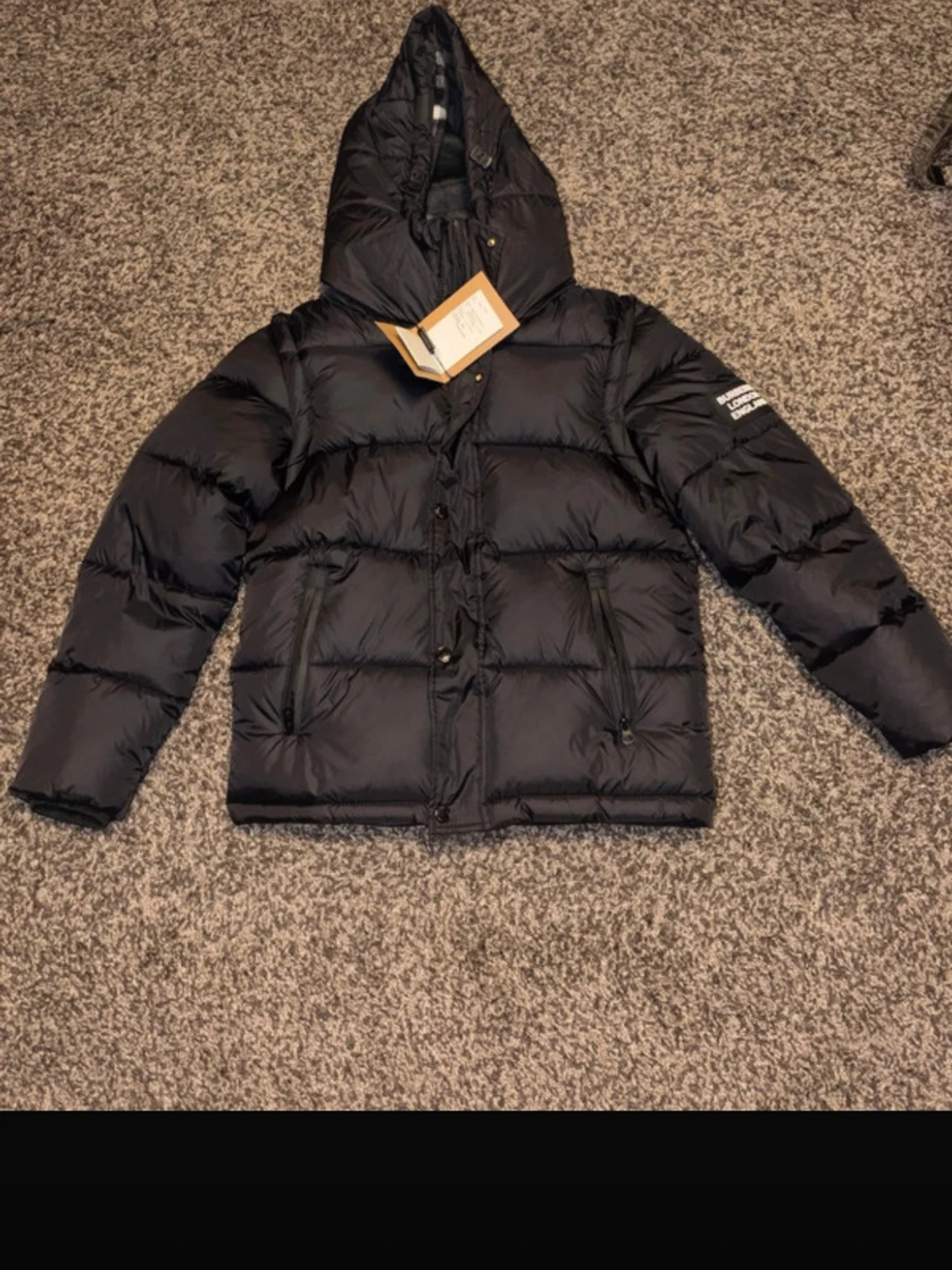 Svart dunjacka med huva från Moncler