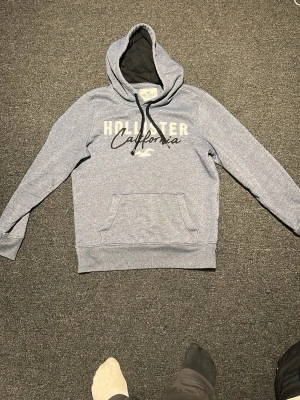 Hollister hoodie - Passar 165-170