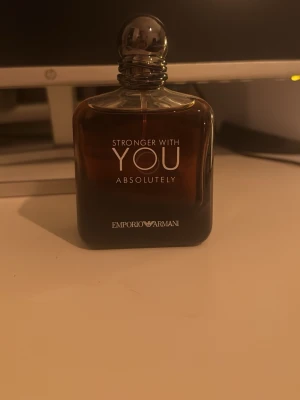 Emporio Armani Stronger With You - I princip helt full. Max 10 spray