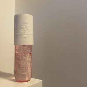 Sol de Janeiro  68 - Den var 90 ml full och lite mer än hälften finns kvar, ca 50 ml 