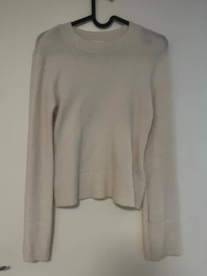 Stickad tröja - Helt ny 