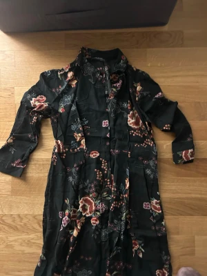 Zara Women Long Dress - Lond Dress from Zara, small in size