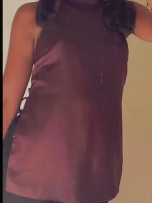 Vinröd topp - Knyte i ryggen knappt använd! XS-S