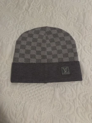 Grå mössa - Grå mössa