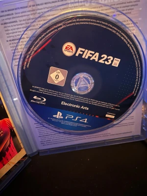 FIFA PACK  - ⚽🔥 FIFA-PAKET! Köp FIFA 23 med ett maxat Ultimate Team 💪 och få FIFA 20 + FIFA 19 på köpet! Perfekt för dig som vill ha både senaste spelet och klassikerna för soffmatcher. Alla spel fungerar felfritt.